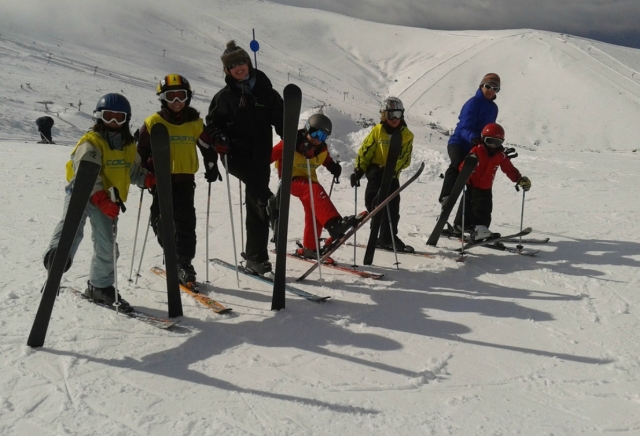  在雪地里度过美好的一天 